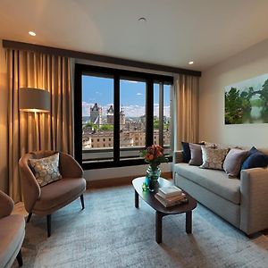 Signature King Suite
